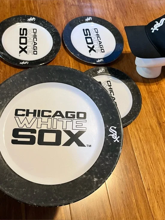 Play Ball! MLB Official White Sox Hat & 4 Licensed White Sox Plastic 10” Plates - Picture 10 of 11